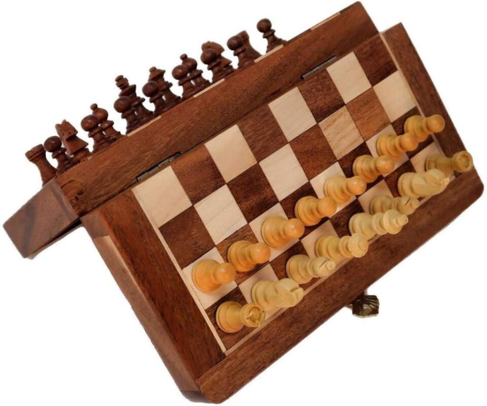 Mıknatıslı Ahşap Manyetik Satranç Takımı El Yapımı Şık Tasarım 26x26 cm, Kaymaz Taşlar, Seyahat ve Ev Kullanımına Uygun