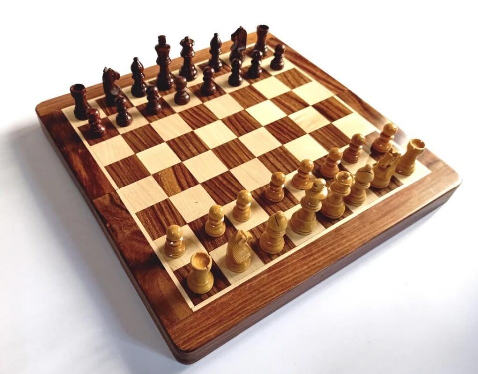 Mıknatıslı Ahşap Manyetik Satranç Takımı El Yapımı Şık Tasarım 26x26 cm, Kaymaz Taşlar, Seyahat ve Ev Kullanımına Uygun