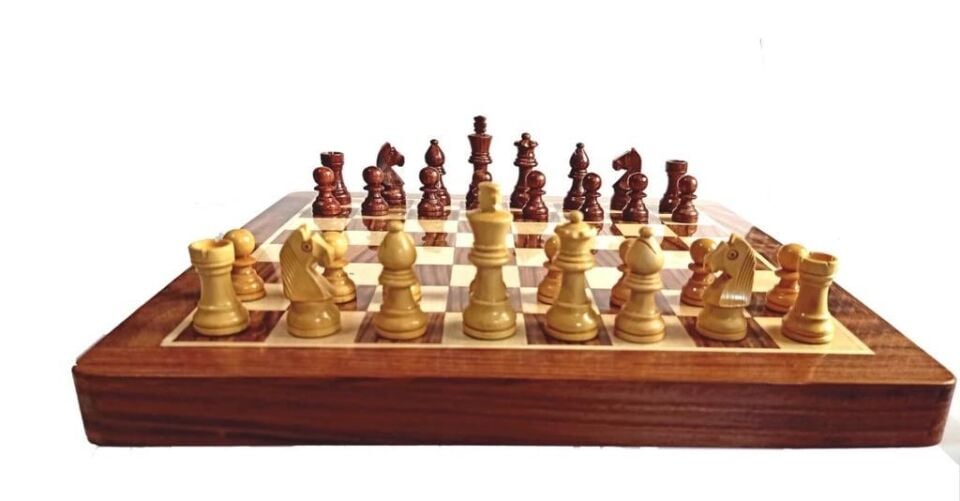 Mıknatıslı Ahşap Manyetik Satranç Takımı El Yapımı Şık Tasarım 26x26 cm, Kaymaz Taşlar, Seyahat ve Ev Kullanımına Uygun