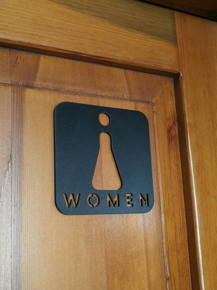 Dekoratif Ahşap Kadın Erkek WC İşareti Kapı Yönlendirme Levhası