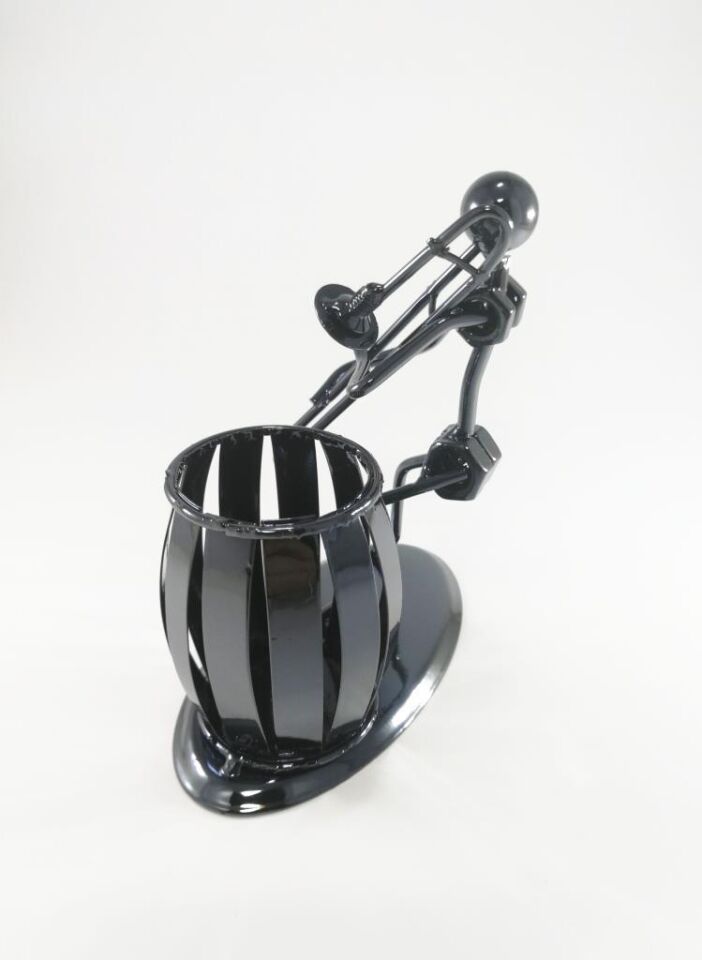Dekoratif Trombon Çalan Adam Metal Kalemlik Masa Süsü