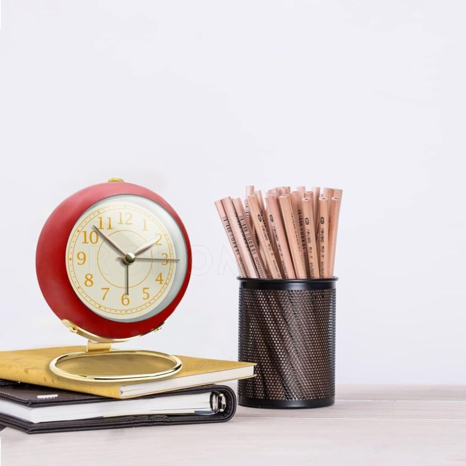 Dekoratif Modern Tarz Tasarım Lüks Stil Metal Işıklı Çalar Saat Ev Ofis Aksesuar Masa Saati Kırmızı