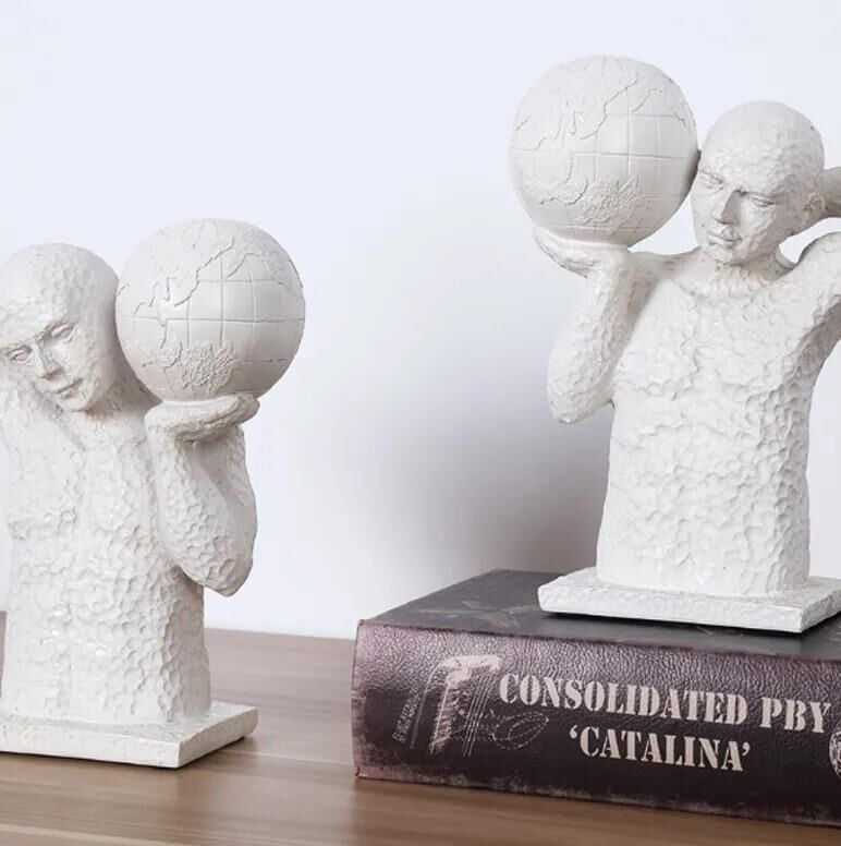 Dekoratif İkili Dünya Taşıyan Adam Kitap Tutucu Masa Dekoru Biblo Heykel Beyaz