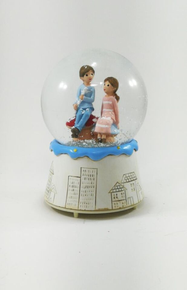 Müzikli ve Işıklı Cam Sulu Kar Küresi