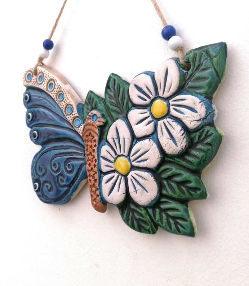 Seramik Papatya Desenli Kelebek Dekoratif Duvar Süsü