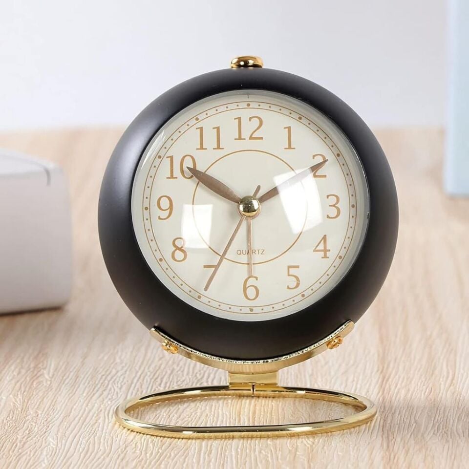 Dekoratif Modern Tarz Tasarım Lüks Stil Metal Işıklı Çalar Saat Ev Ofis Aksesuar Masa Saati