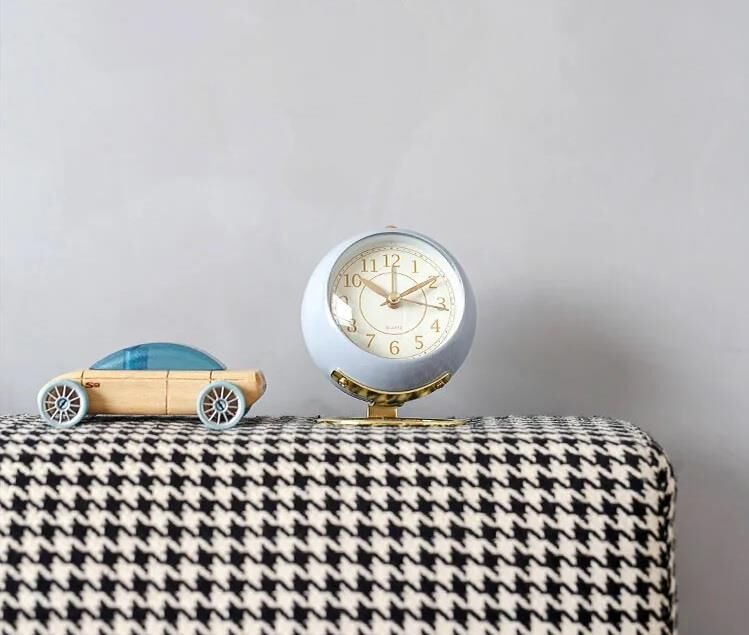 Dekoratif Modern Tarz Tasarım Lüks Stil Metal Işıklı Çalar Saat Ev Ofis Aksesuar Masa Saati MAVİ