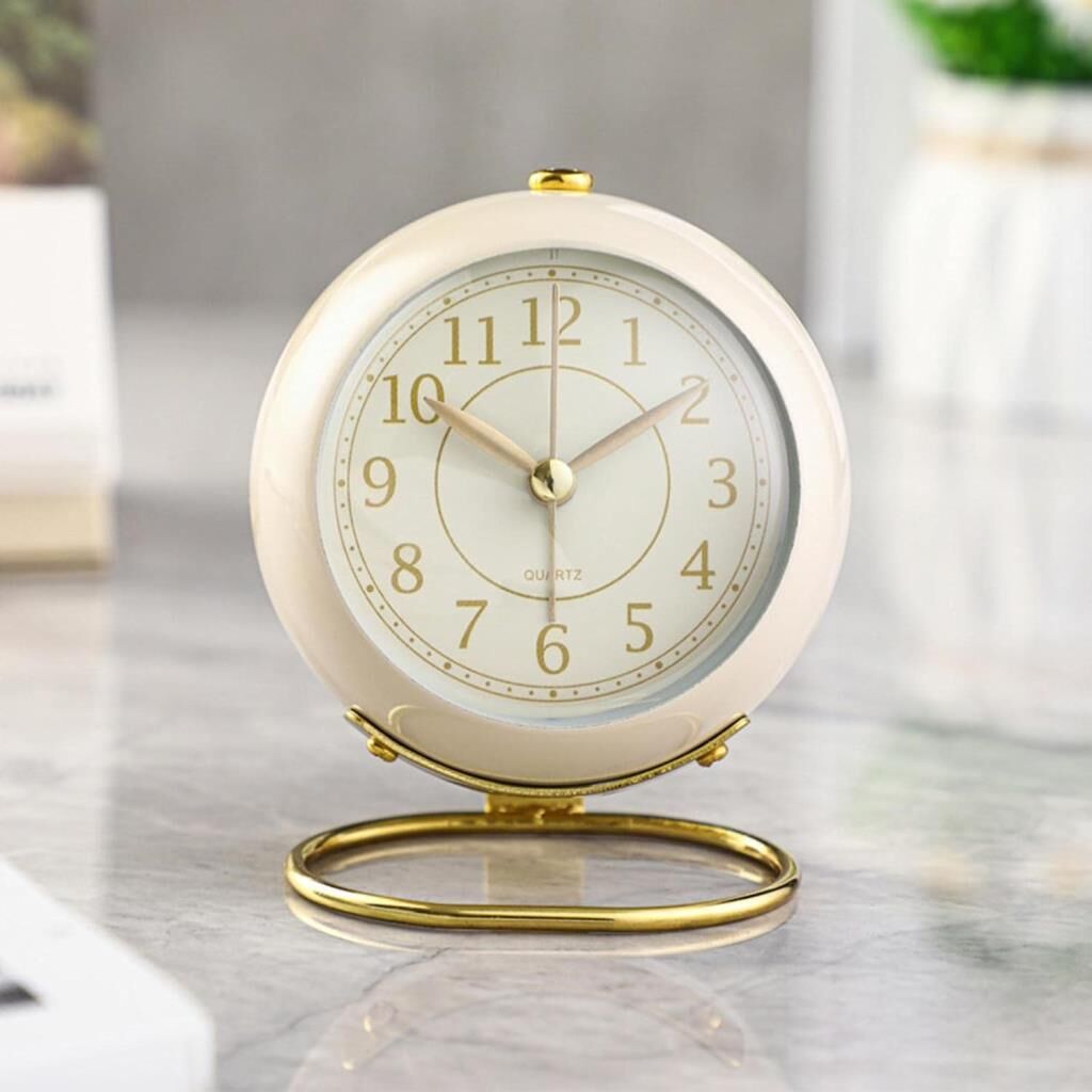 Dekoratif Modern Tarz Tasarım Lüks Stil Metal Işıklı Çalar Saat Ev Ofis Aksesuar Masa Saati Beyaz