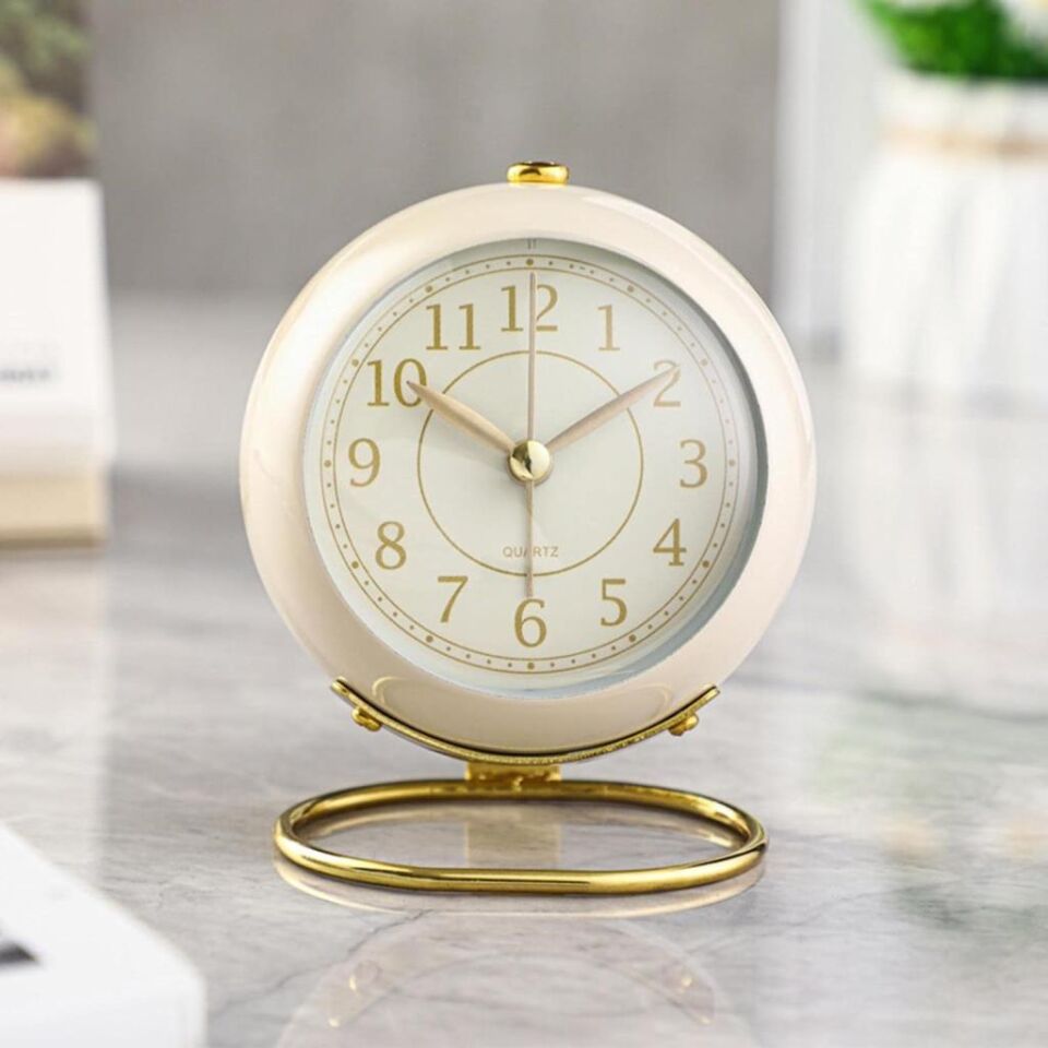 Dekoratif Modern Tarz Tasarım Lüks Stil Metal Işıklı Çalar Saat Ev Ofis Aksesuar Masa Saati Beyaz